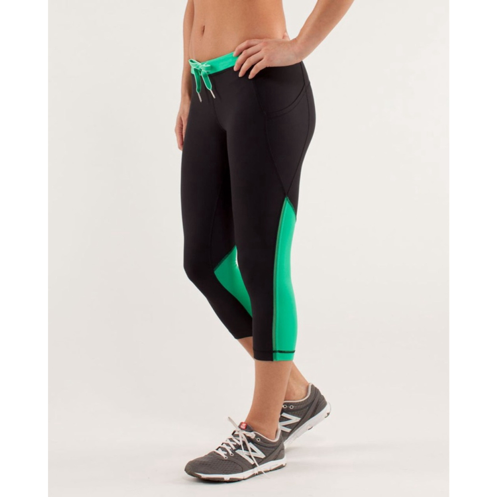 LULULEMON Wunder Under Leggings Women Size 4 XS Black Cropped Pants Low Rise
